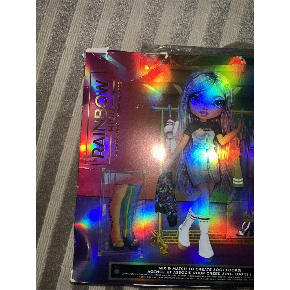 MGA Rainbow High Avery Styles Fashion Studio Doll Playset 300+ Looks Damaged Box